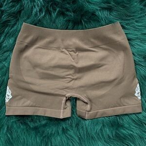 DARC SPORT | Wolves Forever "Katya" Seamless Shorts | Desert Dust